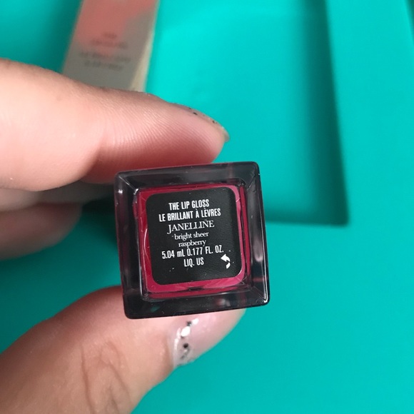 Kevyn Aucoin Lip Gloss In Janelline - Picture 5 of 5